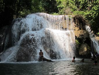 Dec2010 Kanchanaburi Trip@ waterfall.JPG