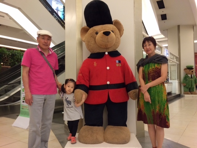 Miku&Dad&Mon_22March2015_Paragon.JPG