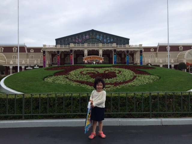 Miku_Disneyland_Entrance_140709.JPG
