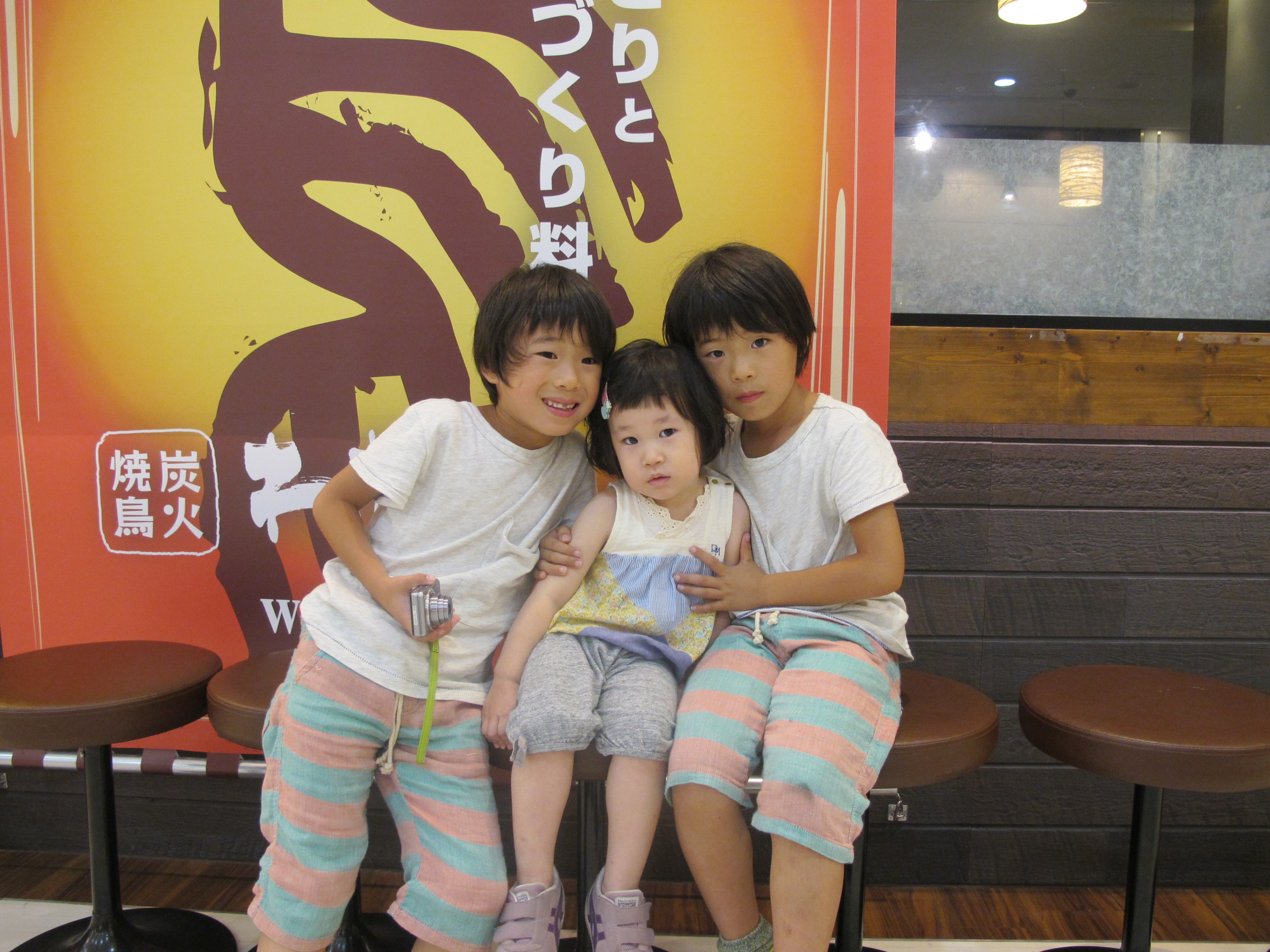 Miku_KAI&HARUchan_09July2014_Restaurant.JPG